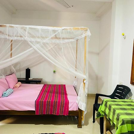 מיריסה Pradeep Guest House מראה חיצוני תמונה