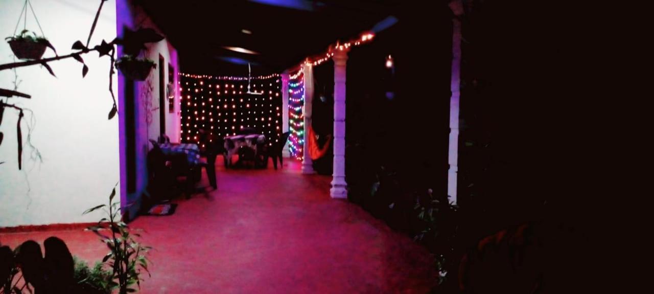 מיריסה Pradeep Guest House מראה חיצוני תמונה