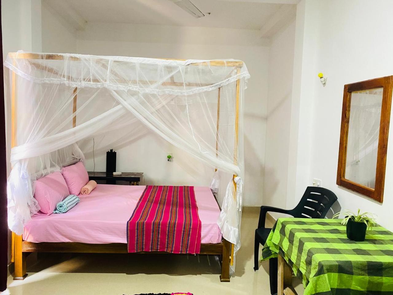 מיריסה Pradeep Guest House מראה חיצוני תמונה