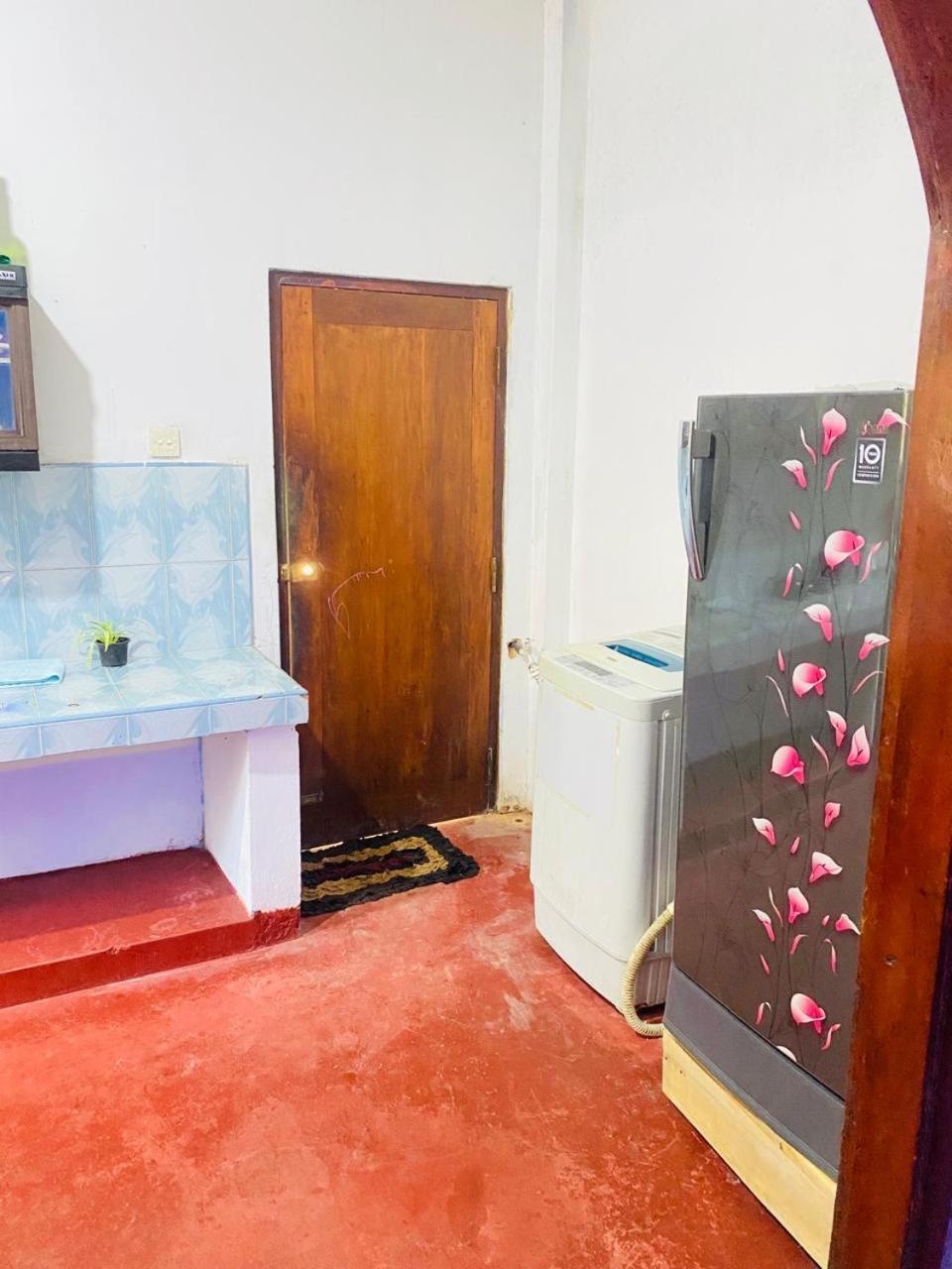 מיריסה Pradeep Guest House מראה חיצוני תמונה