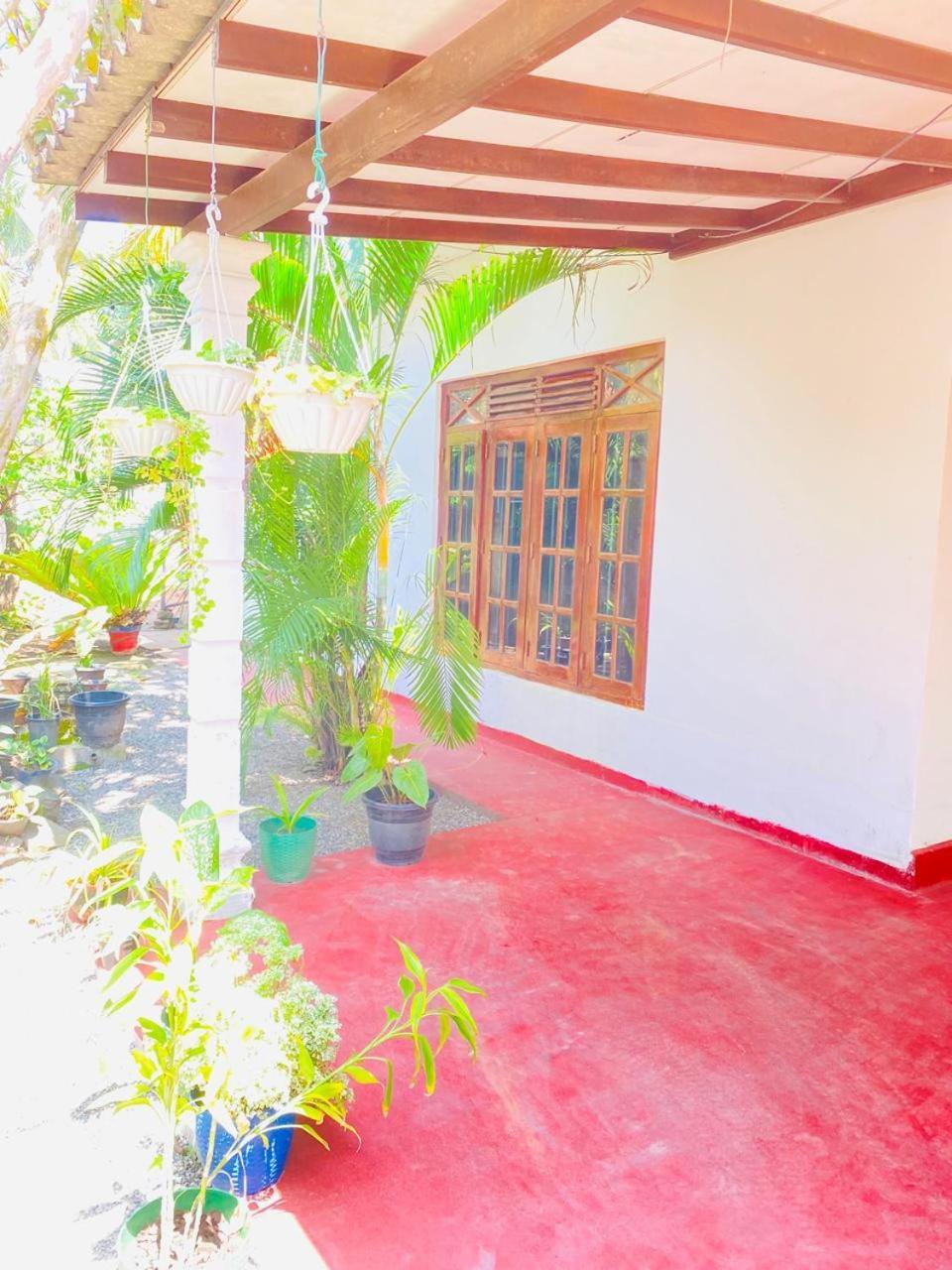 מיריסה Pradeep Guest House מראה חיצוני תמונה