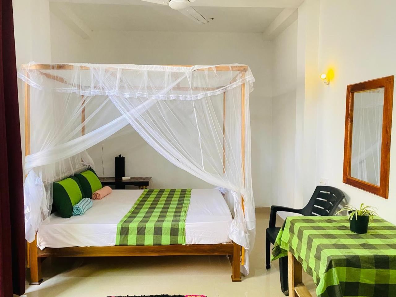 מיריסה Pradeep Guest House מראה חיצוני תמונה