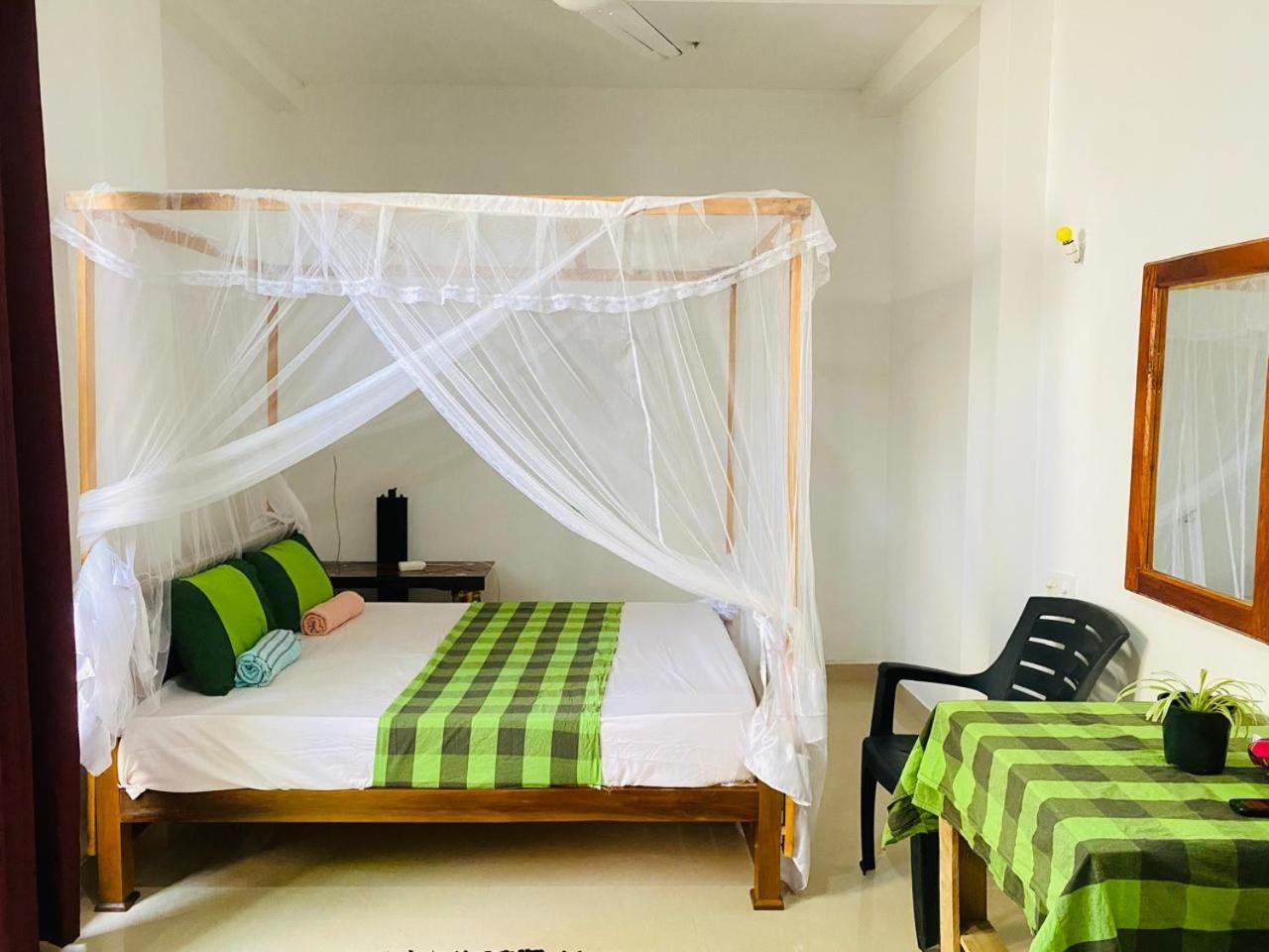 מיריסה Pradeep Guest House מראה חיצוני תמונה